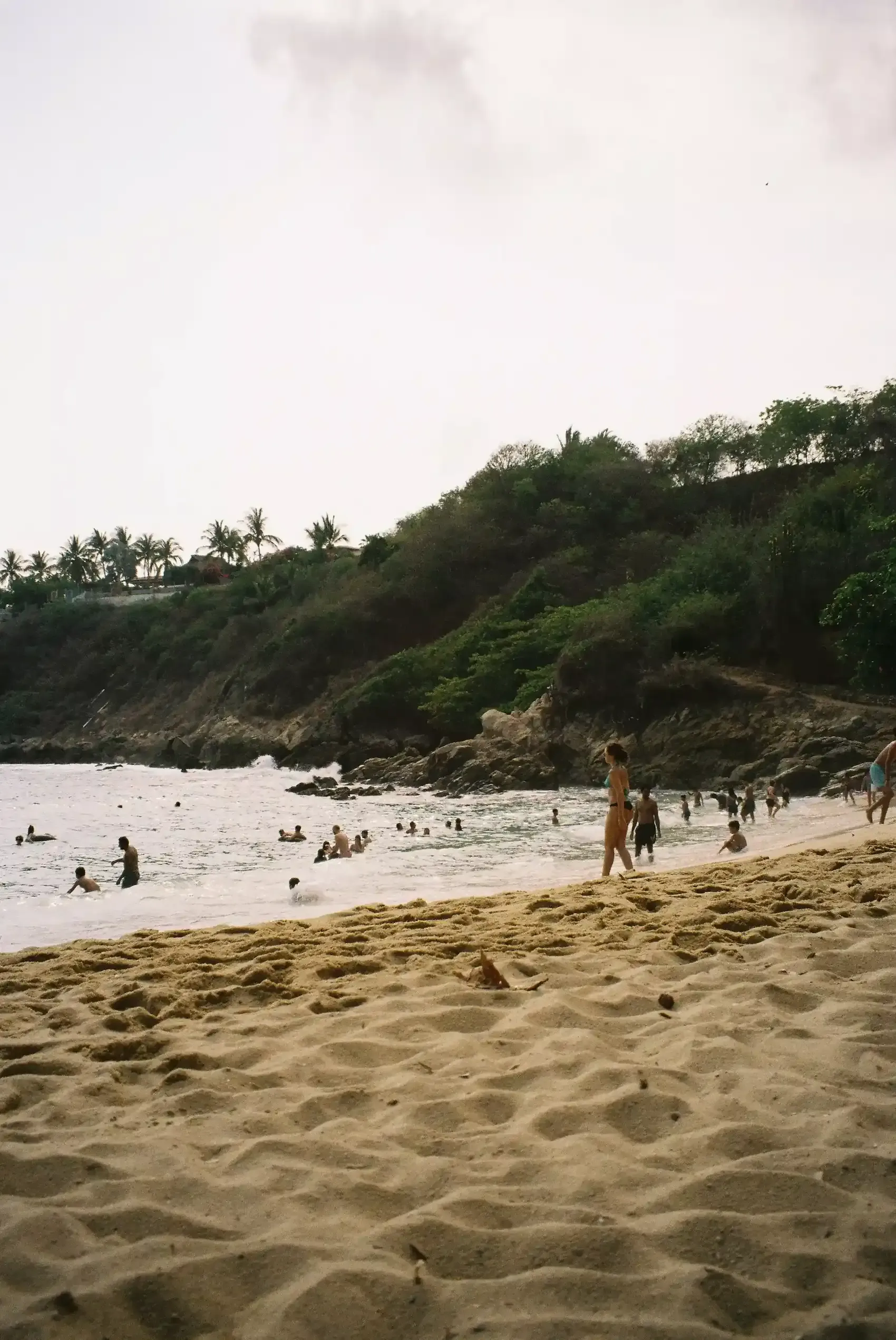 Beachgoers on the shore in La Punta